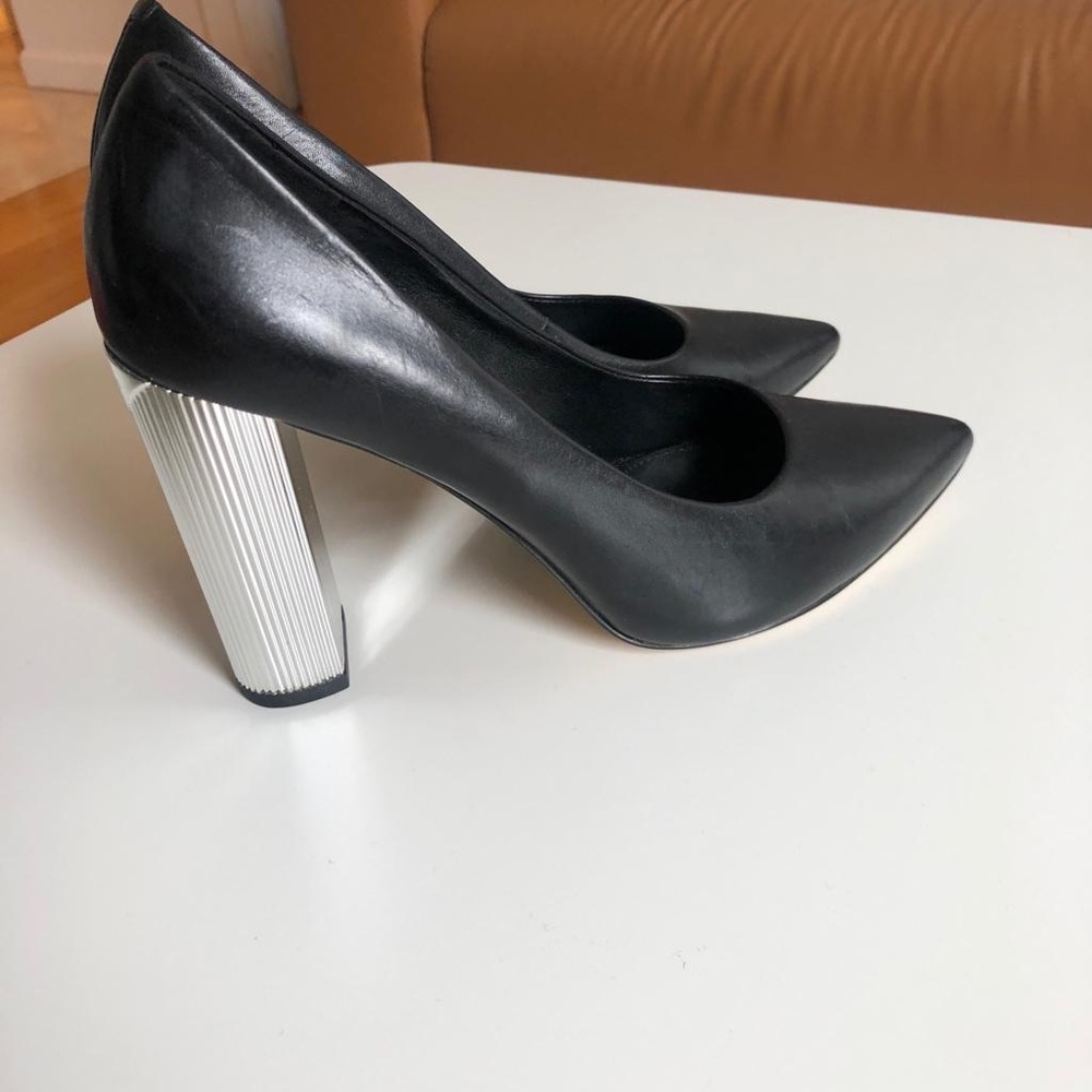 🌟Sale! Michael Kors pointy toe silver tone heel. - Picture 4 of 5